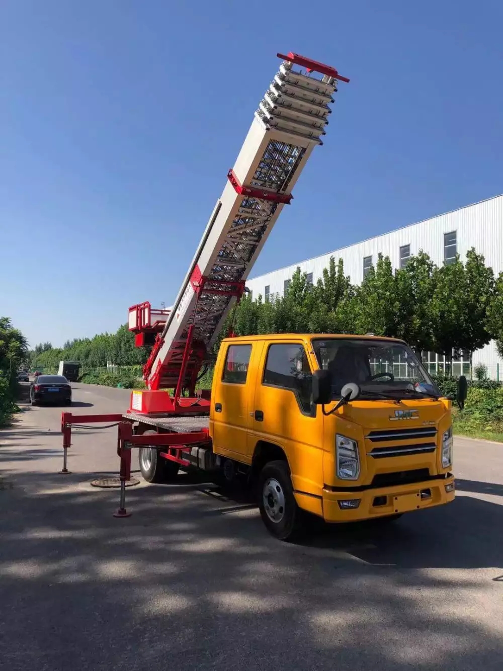 余庆附近的云梯车出租服务：轻松解决高空作业需求