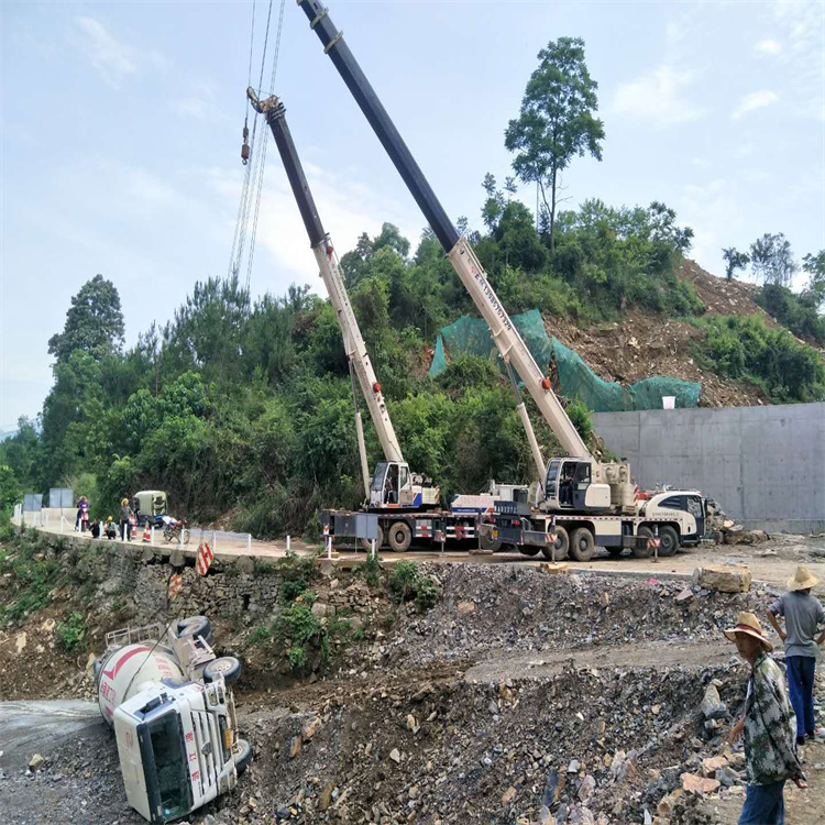 余庆汽车掉沟里叫吊车救援要多少钱